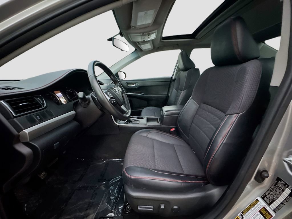 Used 2016 Toyota Camry SE w/ Moonroof Package FWD image 23