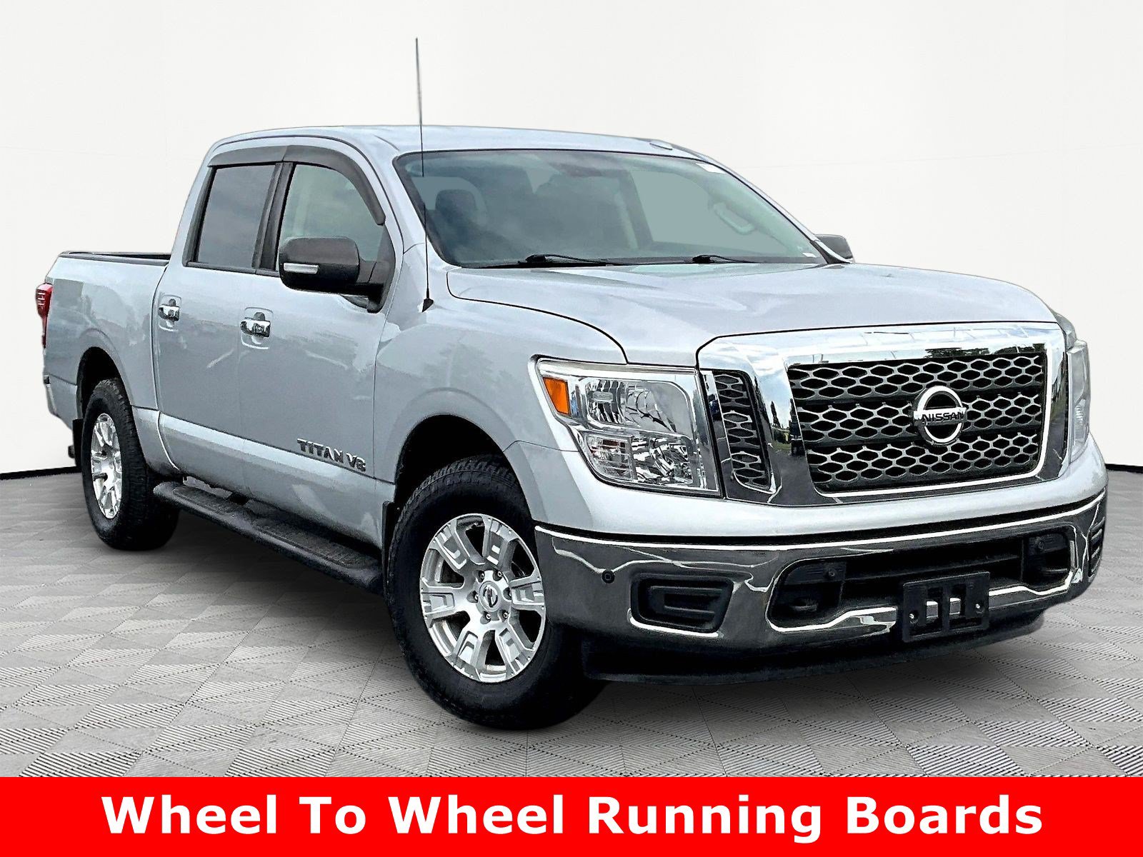 Used 2018 Nissan Titan SV w/ SV Convenience Package AWD/4WD image 3