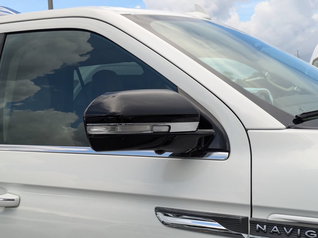 Certified 2022 Lincoln Navigator Reserve AWD/4WD image 13
