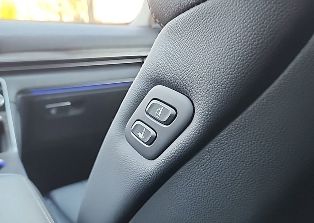 Certified 2025 Genesis GV80 2.5T Advanced image 24