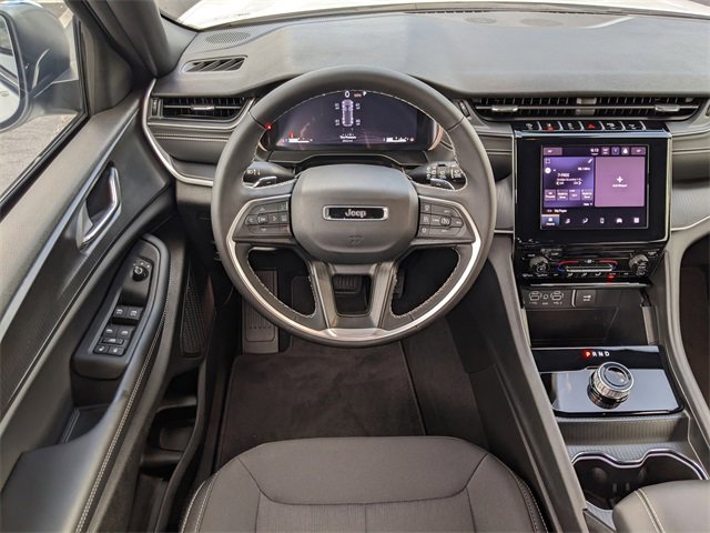 Used 2025 Jeep Grand Cherokee Laredo X image 10