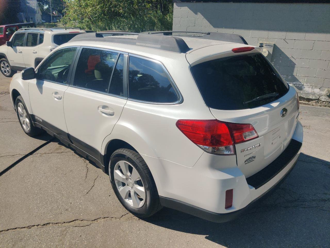 Used 2012 Subaru Outback 2.5i Premium AWD/4WD image 4