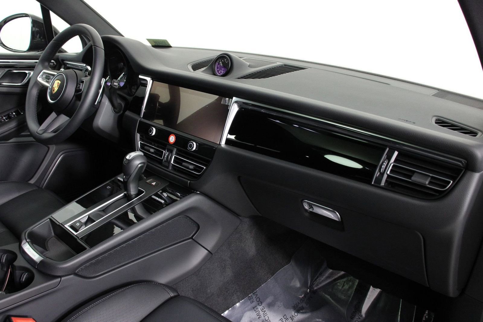 Certified 2025 Porsche Macan image 24