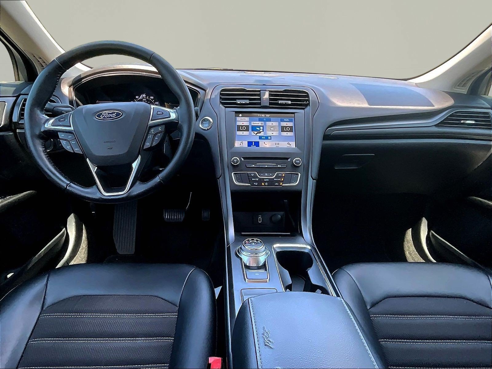 Used 2018 Ford Fusion SE w/ Equipment Group 201A FWD image 7