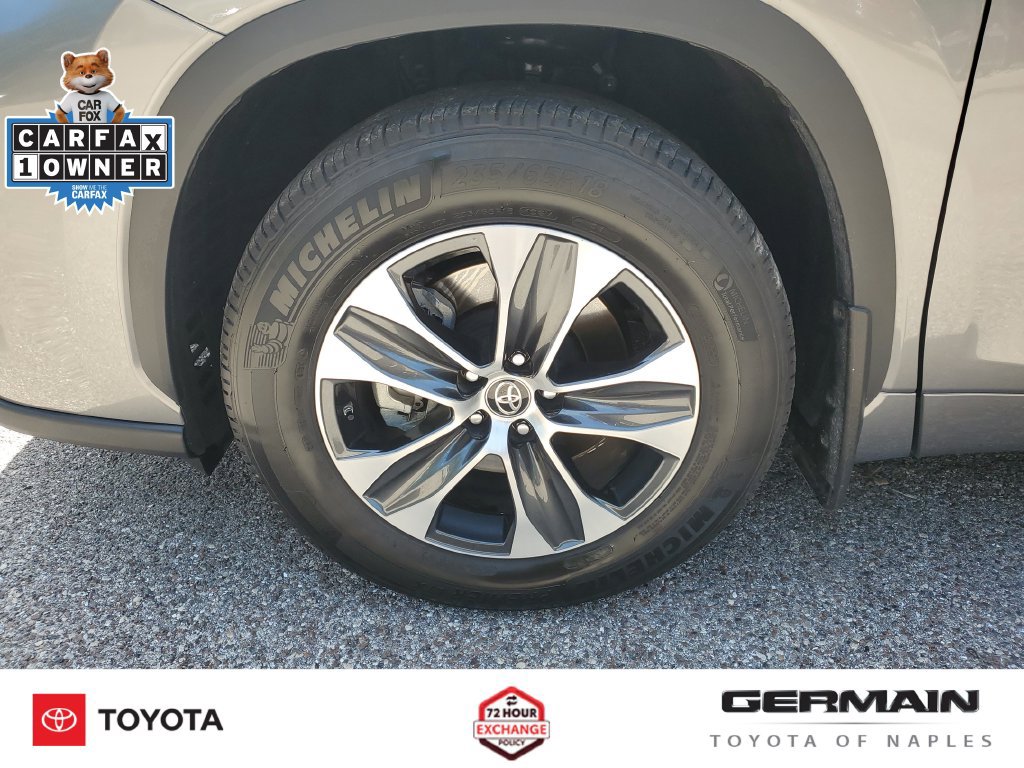 Used 2025 Toyota Highlander XLE FWD image 13