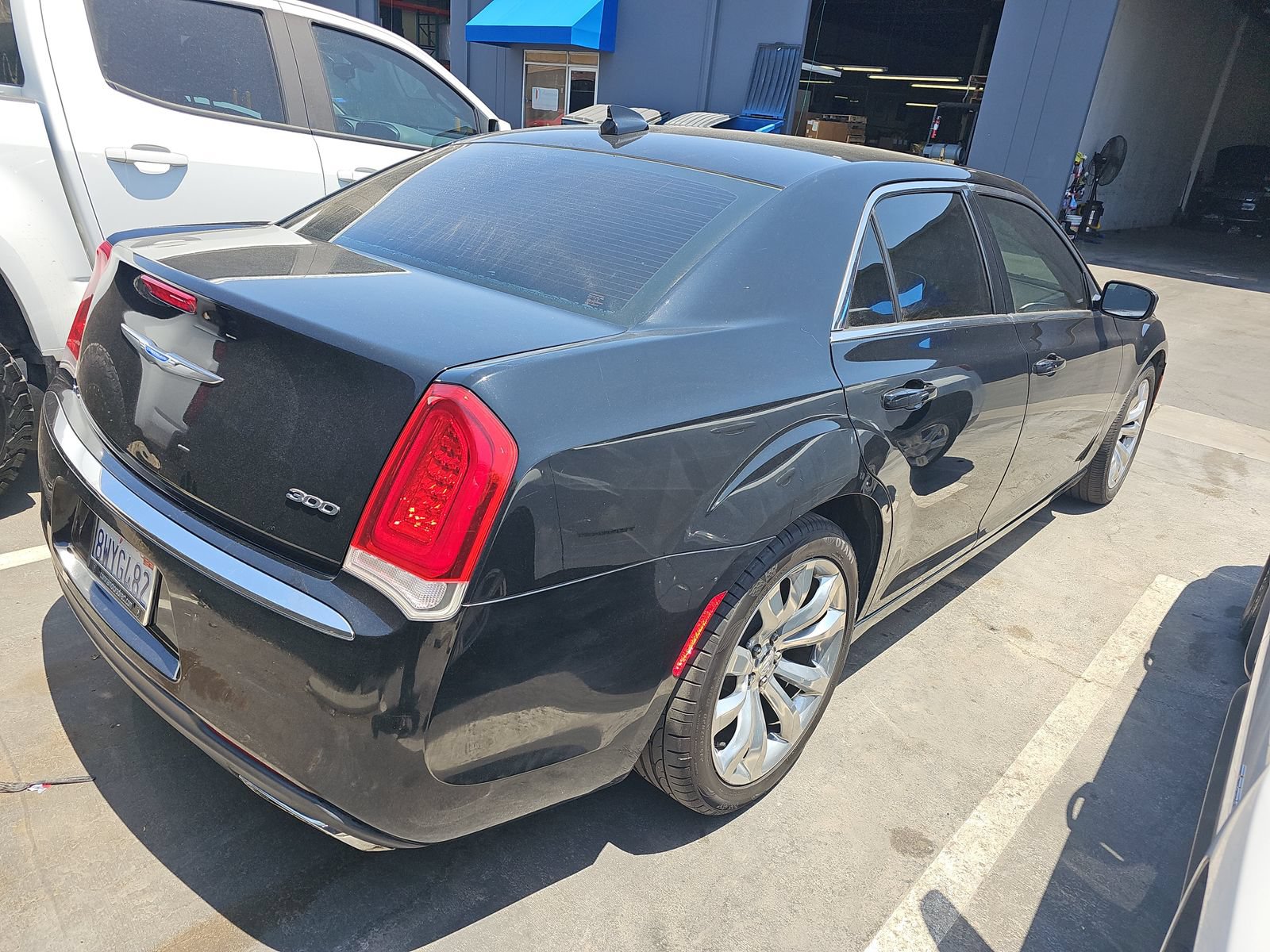 Used 2018 Chrysler 300 Touring L RWD image 6