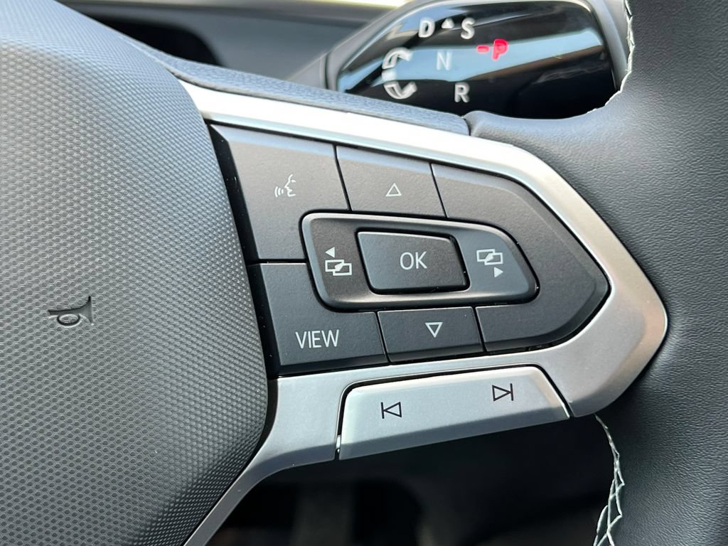 New 2025 Volkswagen Tiguan SE AWD/4WD image 17