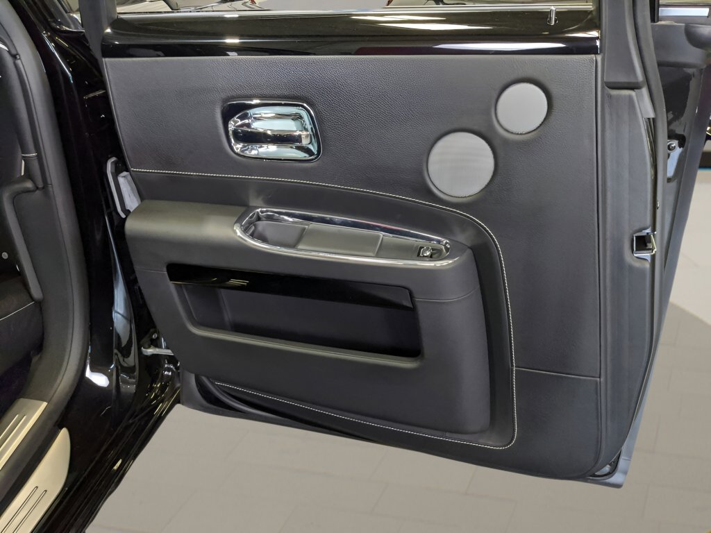 Used 2014 Rolls-Royce Ghost image 27