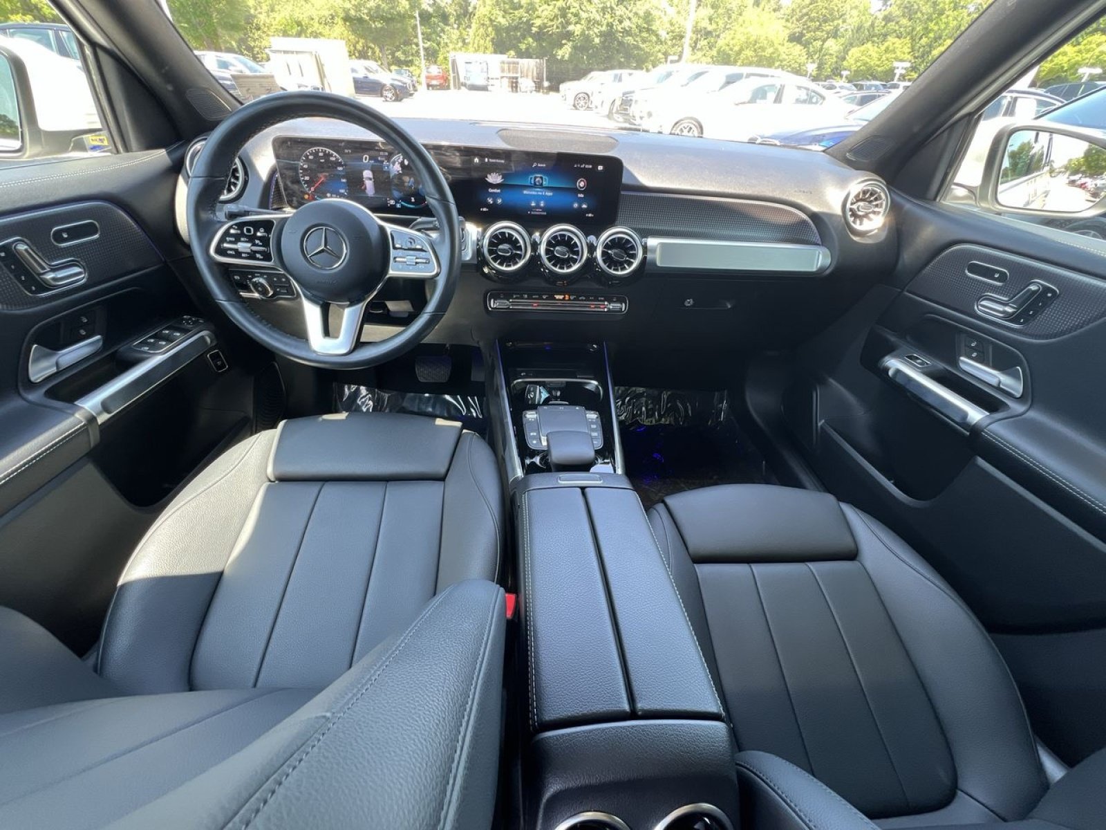 Used 2023 Mercedes-Benz GLB 250 4MATIC image 2