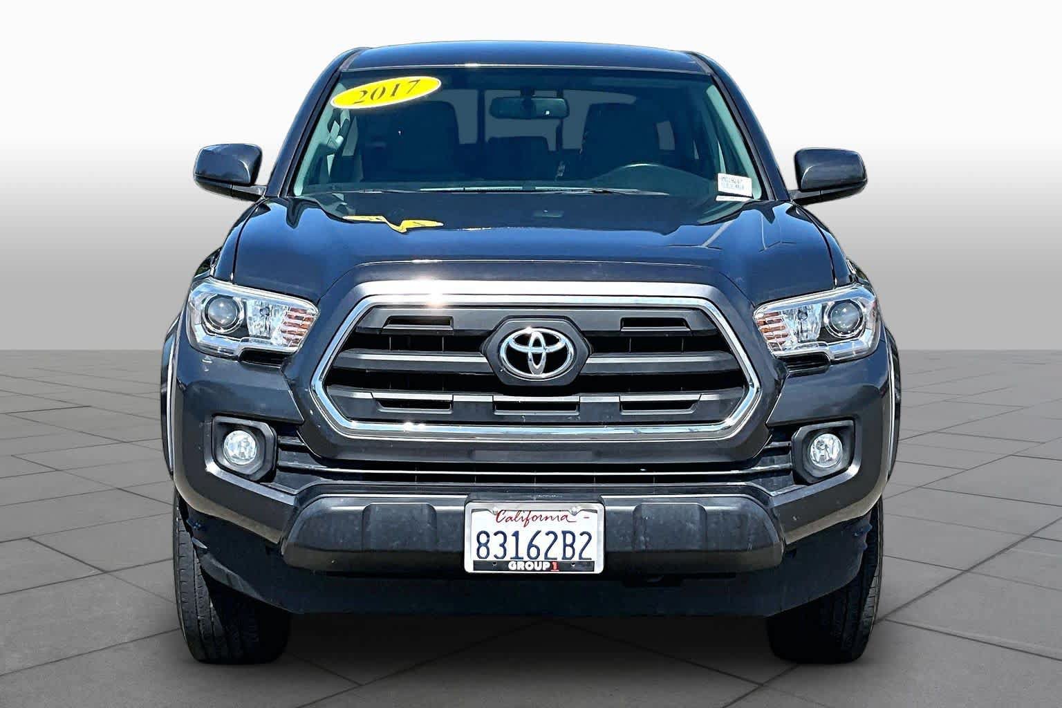 Used 2017 Toyota Tacoma SR5 AWD/4WD image 3