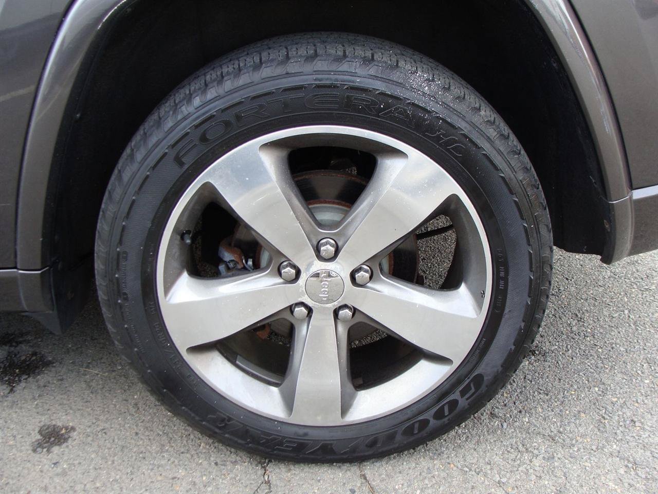 Used 2014 Jeep Grand Cherokee Overland AWD/4WD image 35