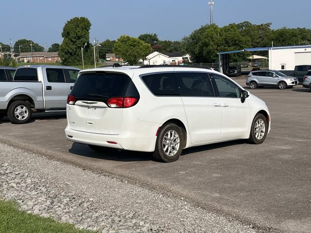 Used 2021 Chrysler Voyager Lxi FWD image 3