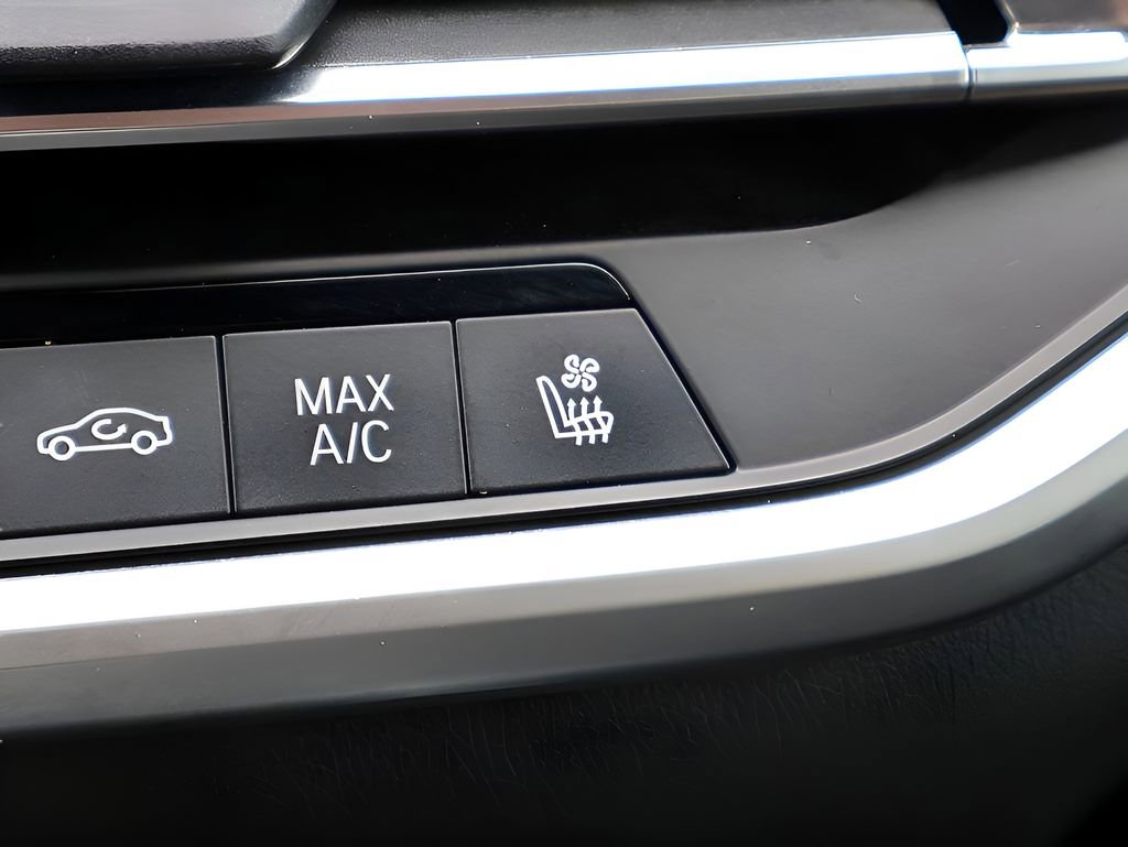 Used 2022 BMW X7 M50i w/ Dynamic Handling Package AWD/4WD image 28