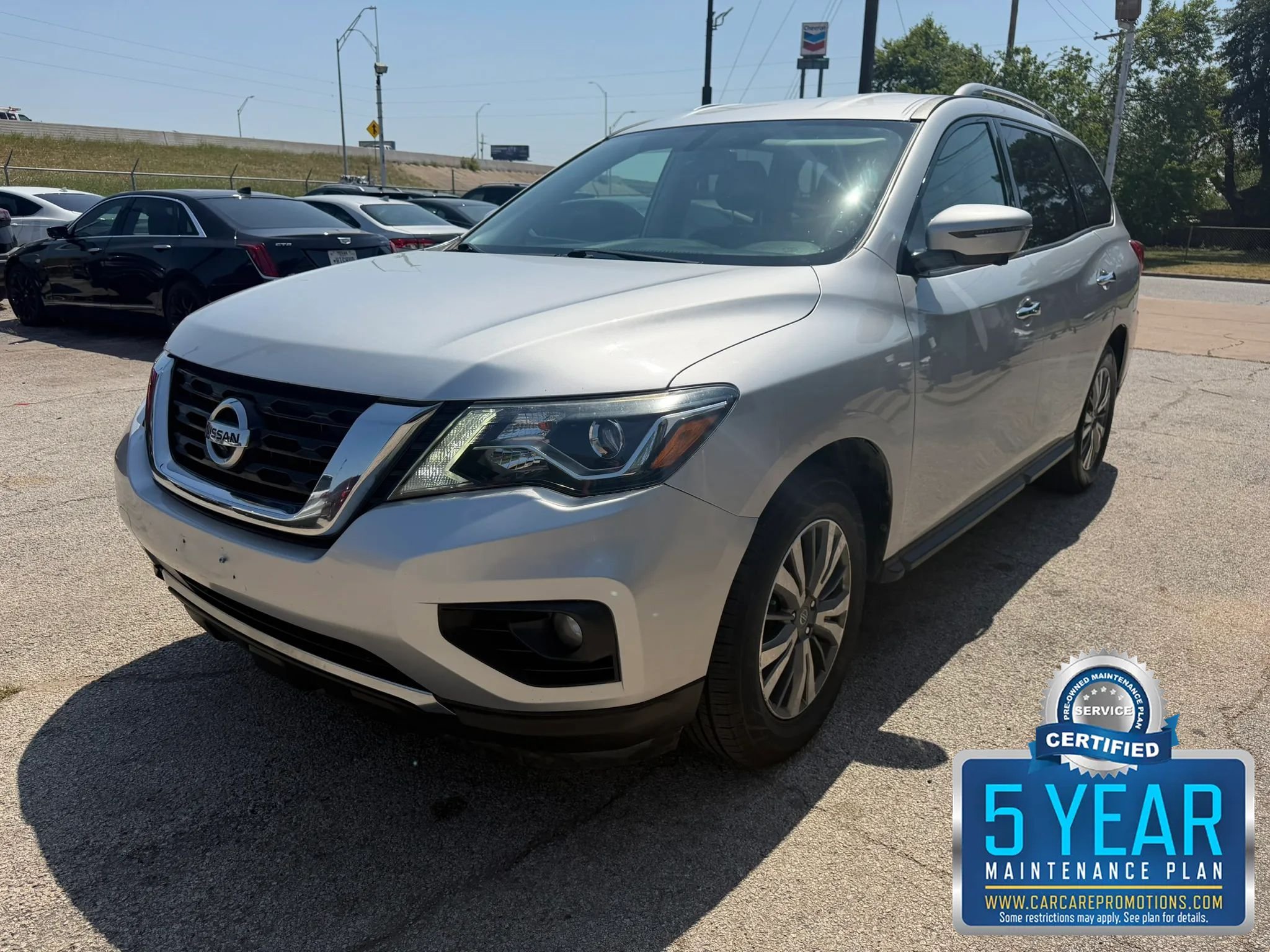 Used 2019 Nissan Pathfinder SL FWD image 1