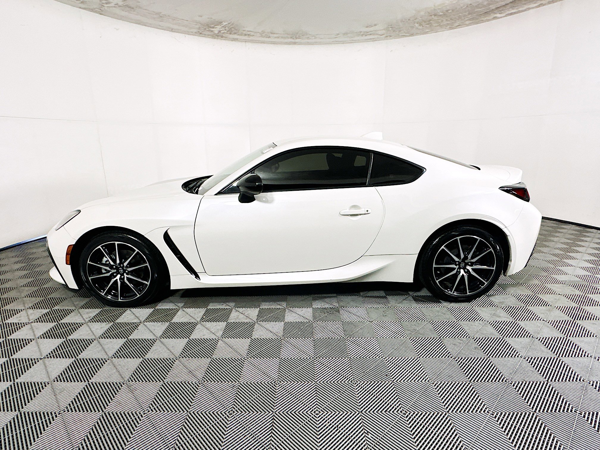 Used 2022 Toyota GR86 w/ ALL Weather Mat Package (TMS) RWD image 6