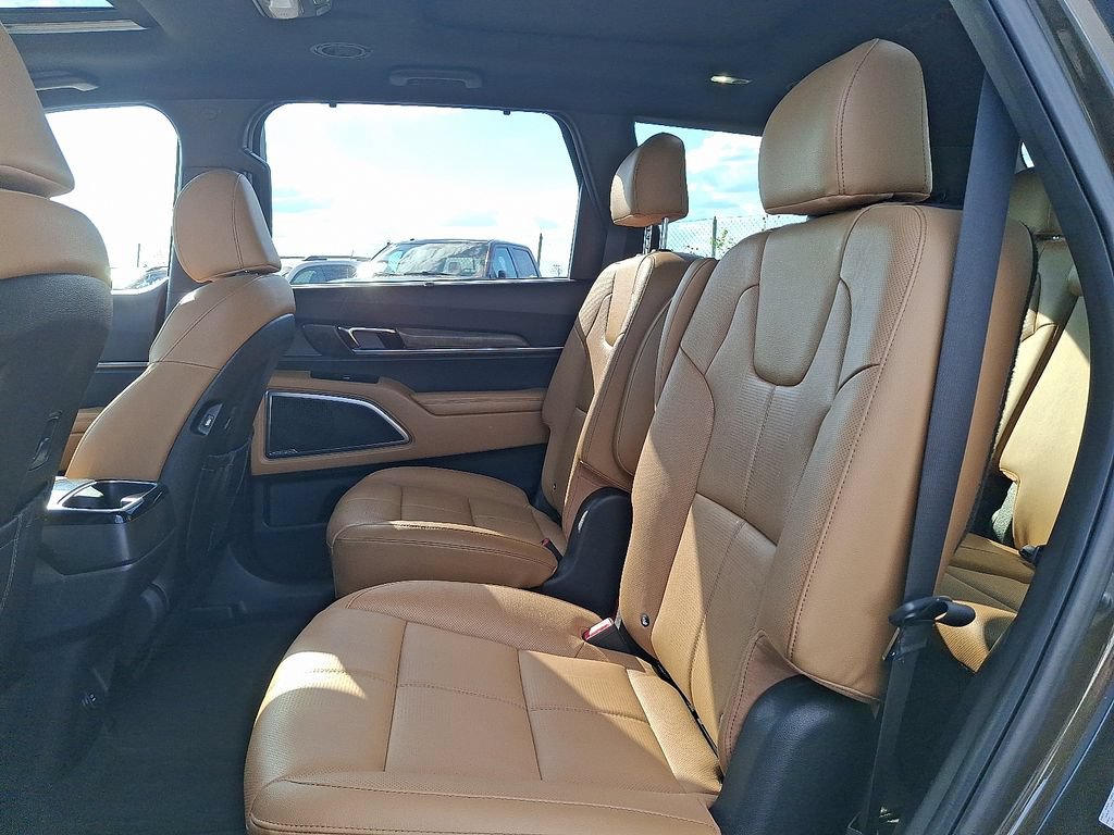 Certified 2022 Kia Telluride SX w/ Nightfall Edition Package AWD/4WD image 11