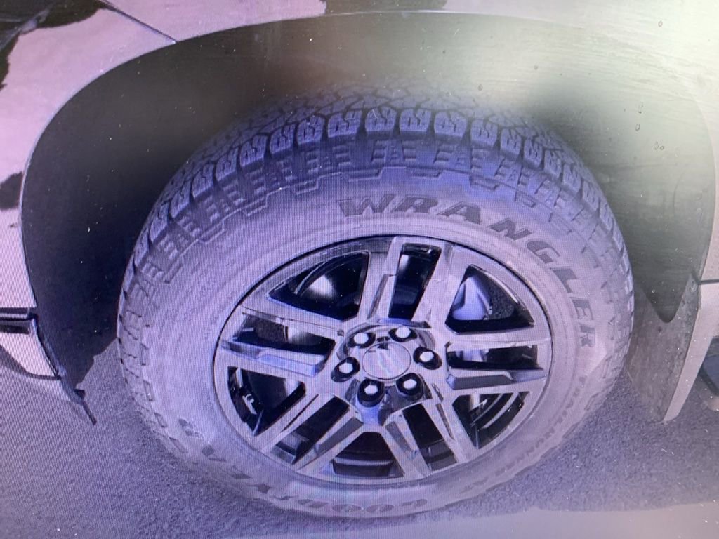 Used 2020 Chevrolet Silverado 1500 High Country w/ Technology Package image 9