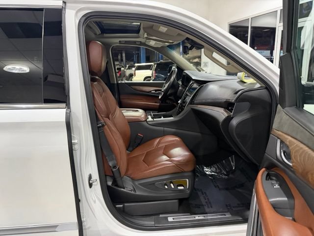Used 2019 Cadillac Escalade ESV Premium Luxury AWD/4WD image 38