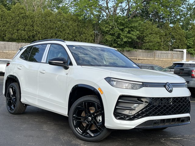 New 2026 Volkswagen Tiguan SE R-Line AWD/4WD image 2