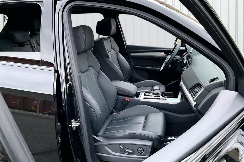 Used 2025 Audi Q5 2.0T Premium w/ Convenience Plus Package image 29