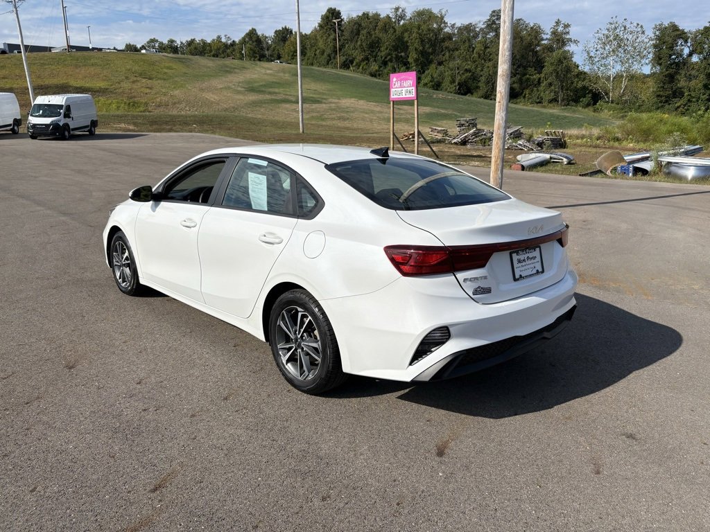 Used 2023 Kia Forte LXS FWD image 3