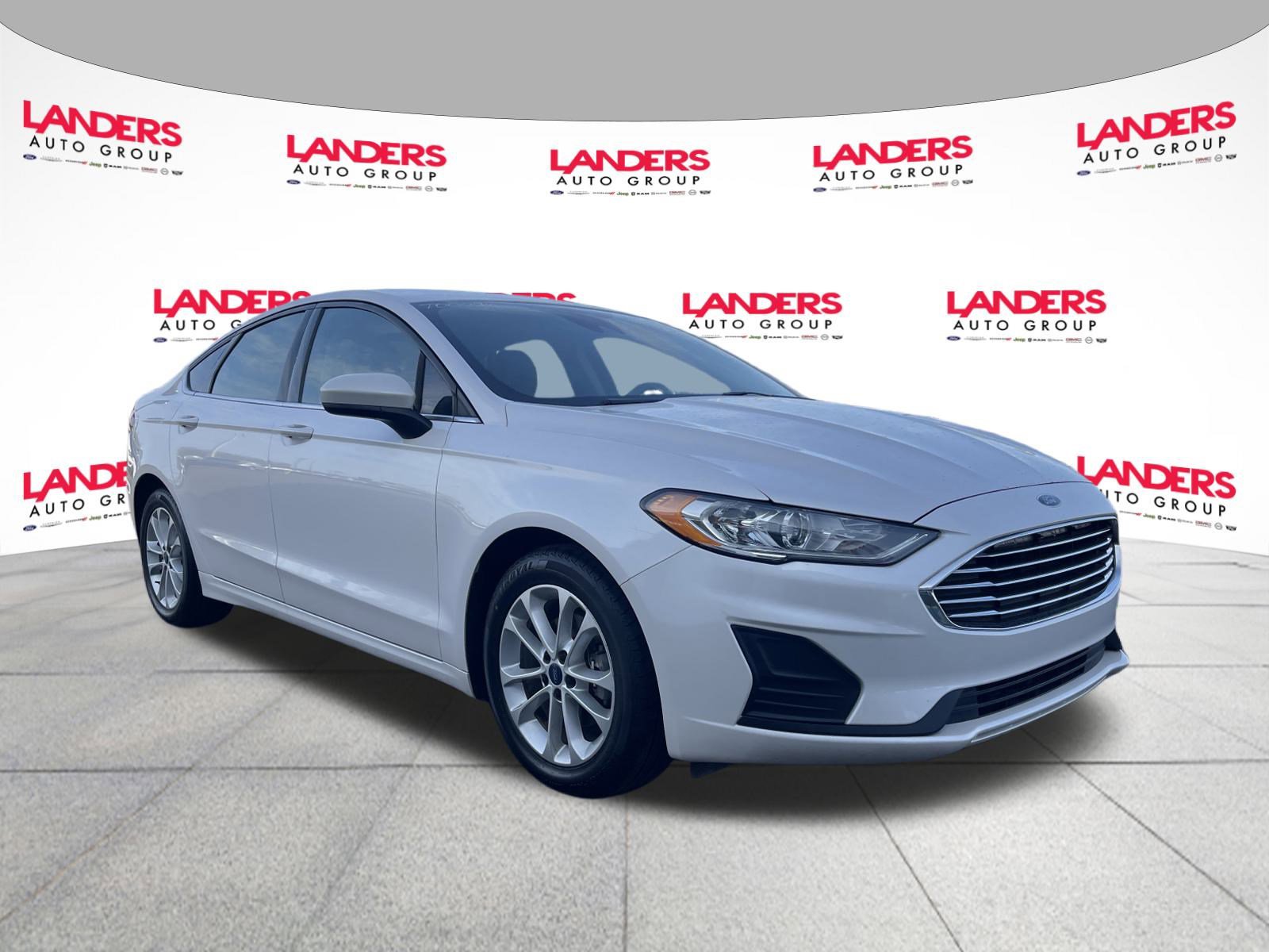 Used 2019 Ford Fusion SE image 1