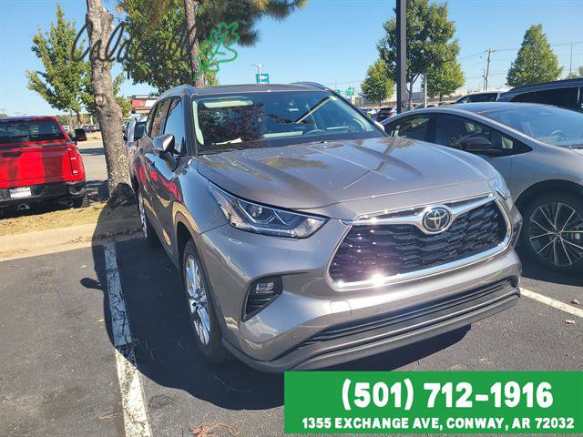 Used 2026 Toyota Highlander Limited AWD/4WD image 3