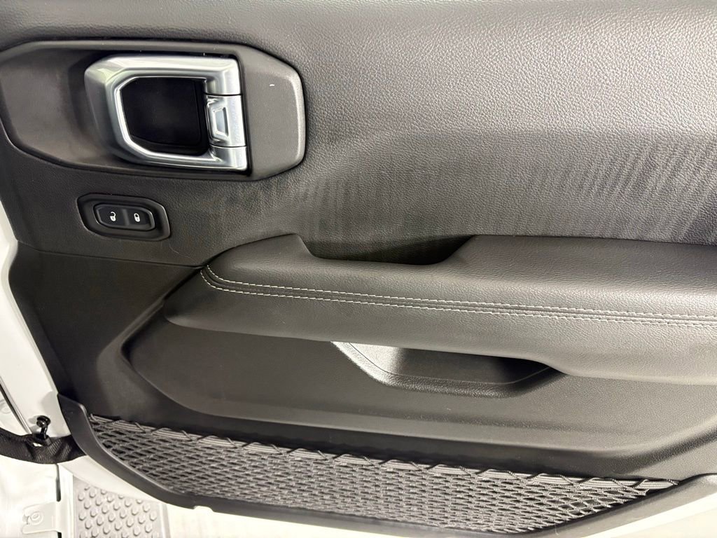 Used 2022 Jeep Wrangler Unlimited Sahara image 12