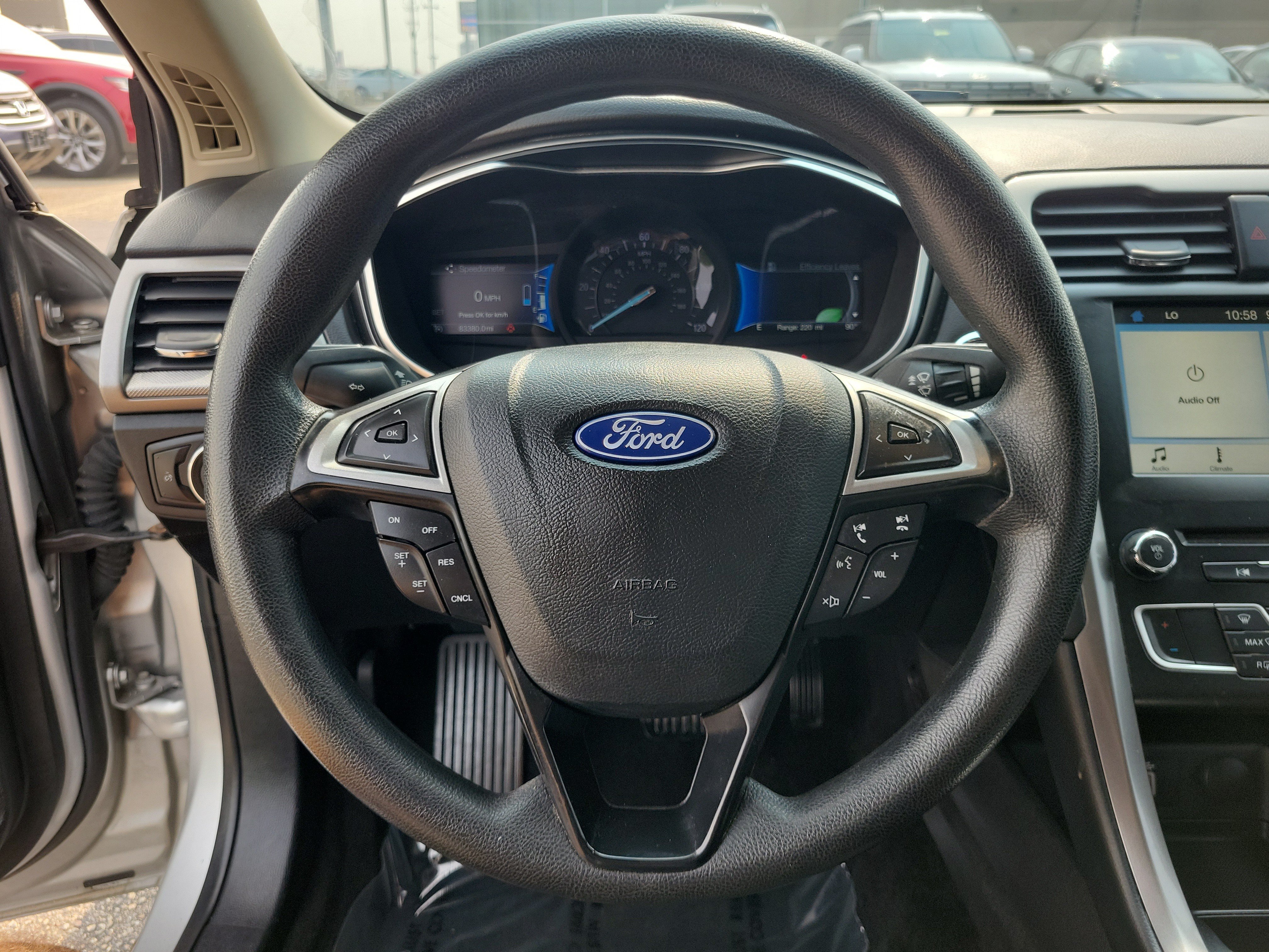 Used 2018 Ford Fusion SE FWD image 21