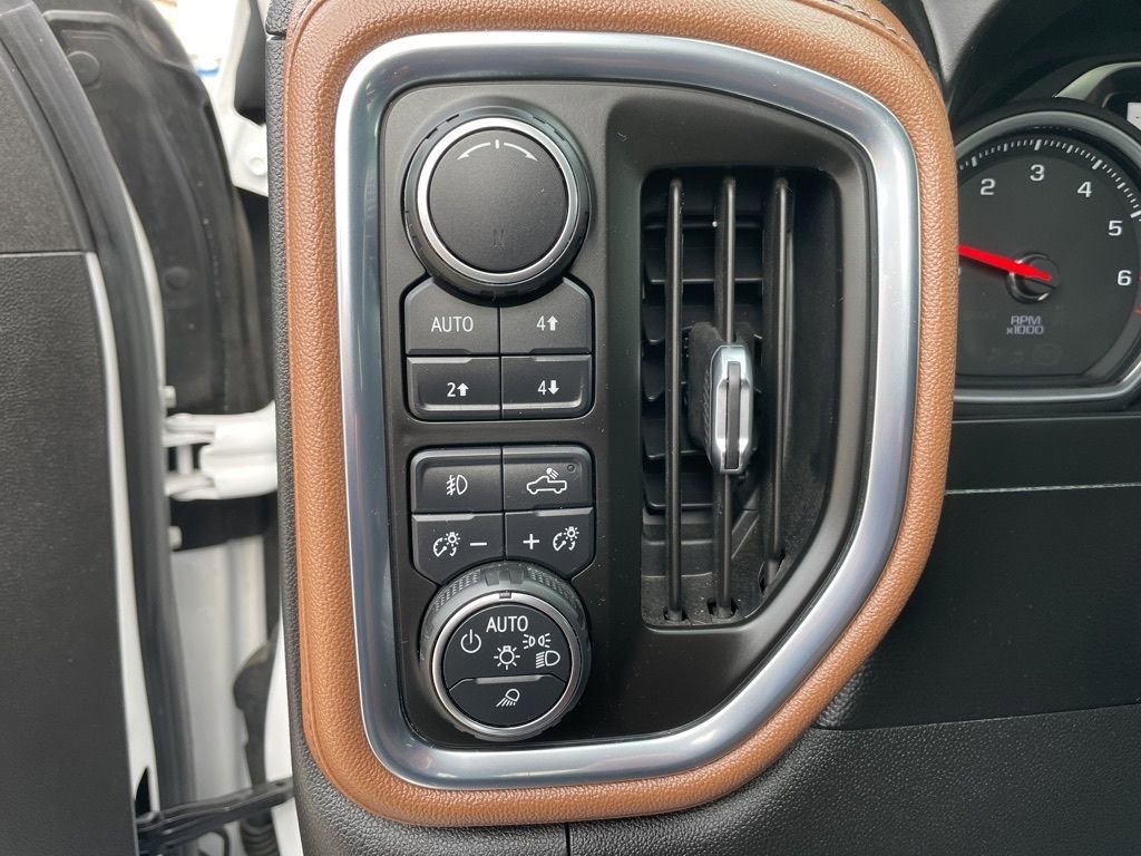 Used 2019 Chevrolet Silverado 1500 High Country w/ High Country Premium Package AWD/4WD image 26