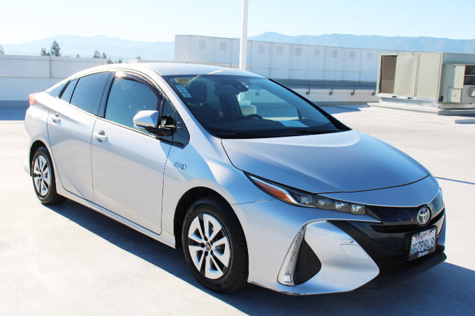 Used 2018 Toyota Prius Prime Plus image 2