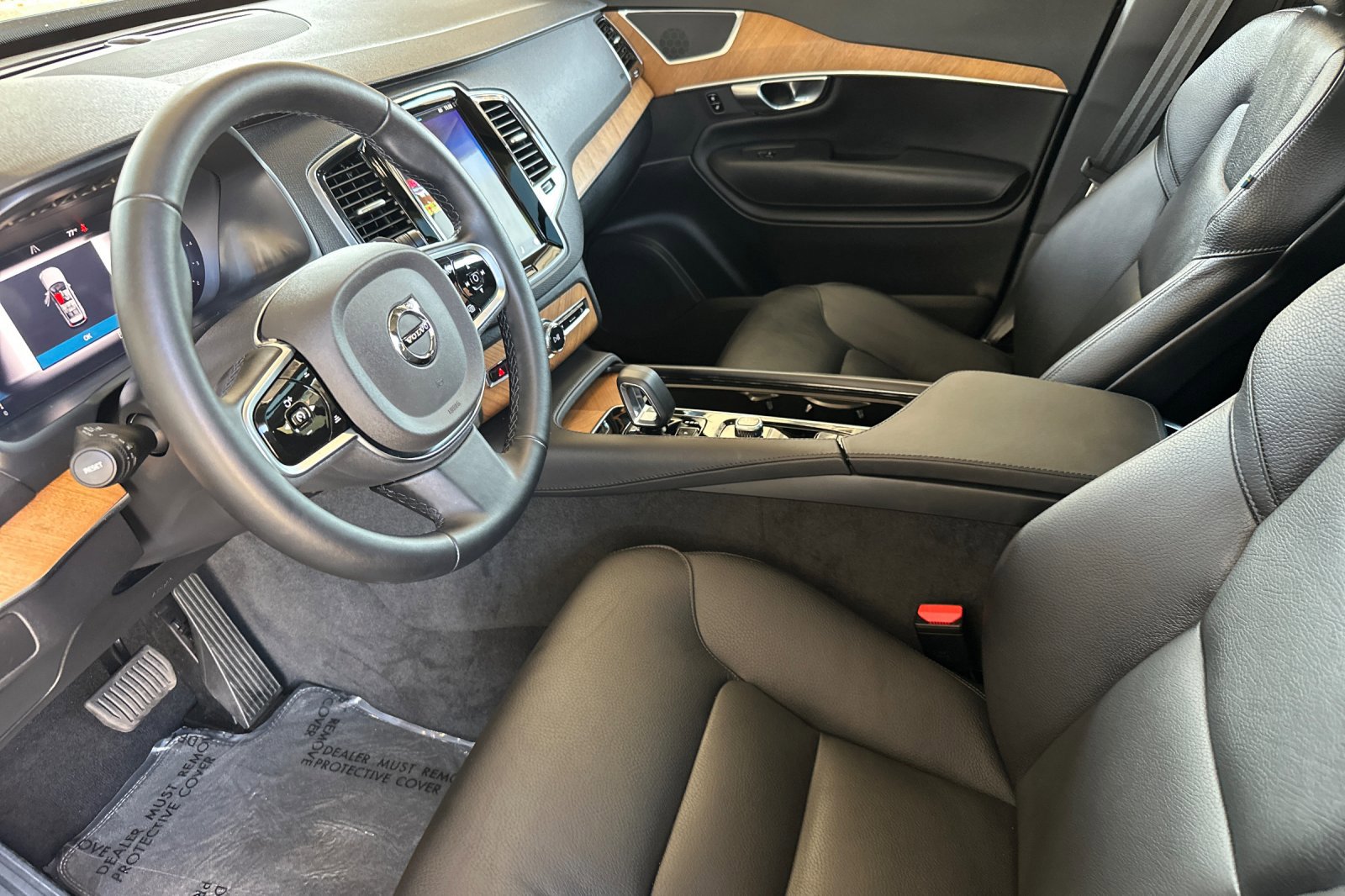Certified 2025 Volvo XC90 B6 Plus image 10