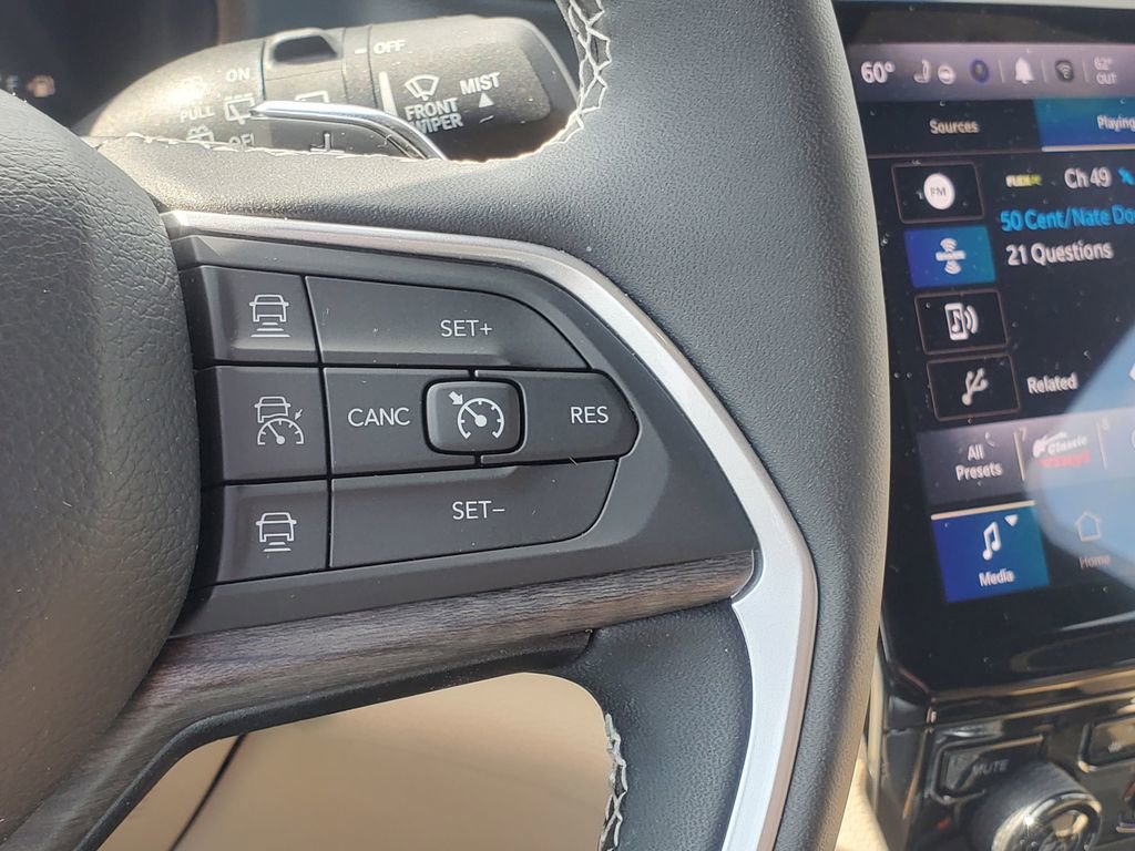 Used 2024 Jeep Grand Cherokee Limited image 22