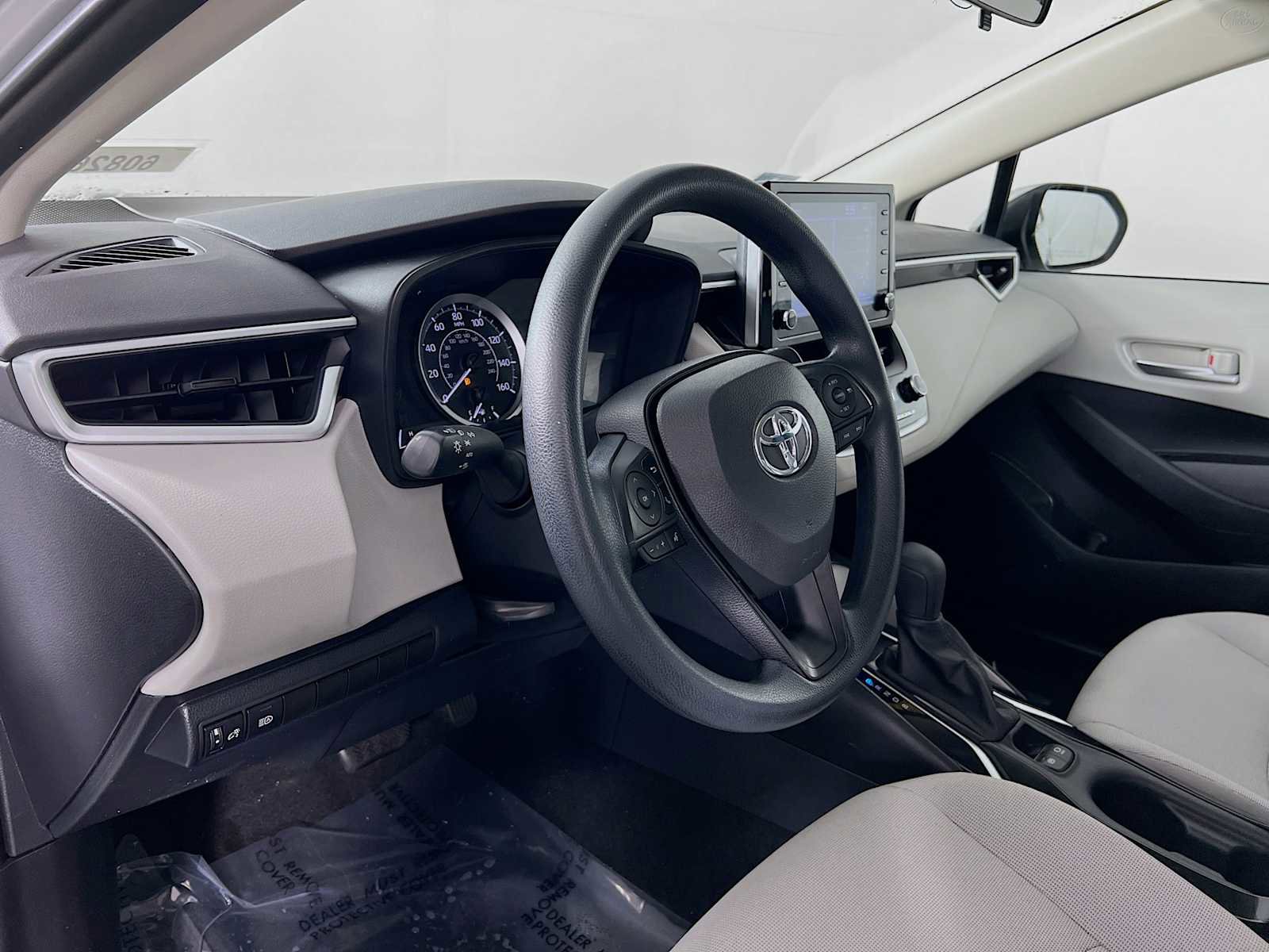 Used 2020 Toyota Corolla LE image 9