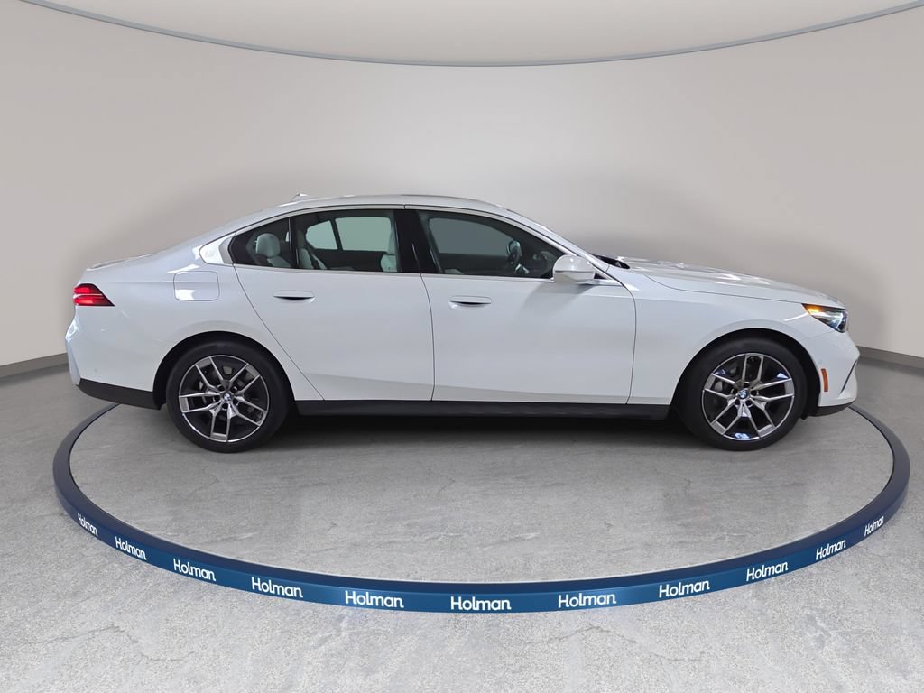 Used 2026 BMW 530i RWD image 6
