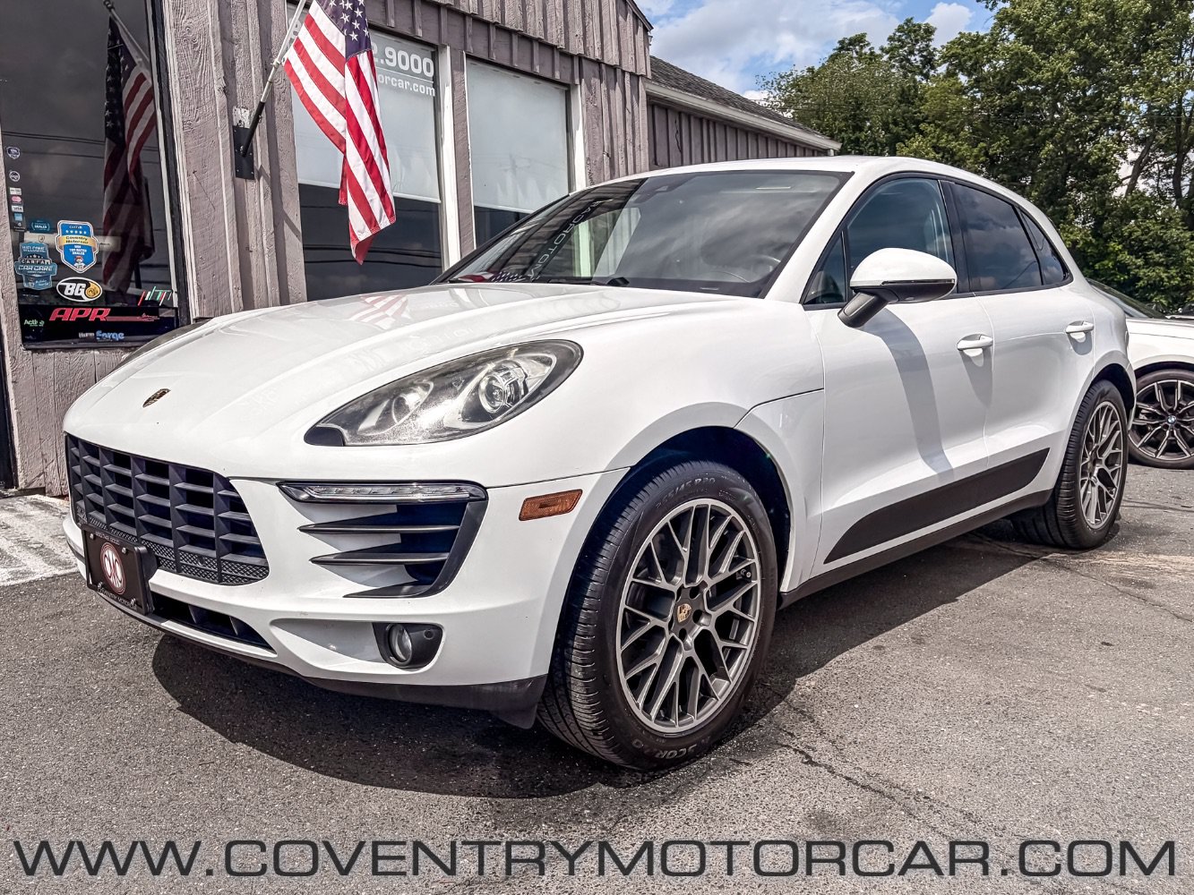 Used 2018 Porsche Macan Sport Edition AWD/4WD image 2