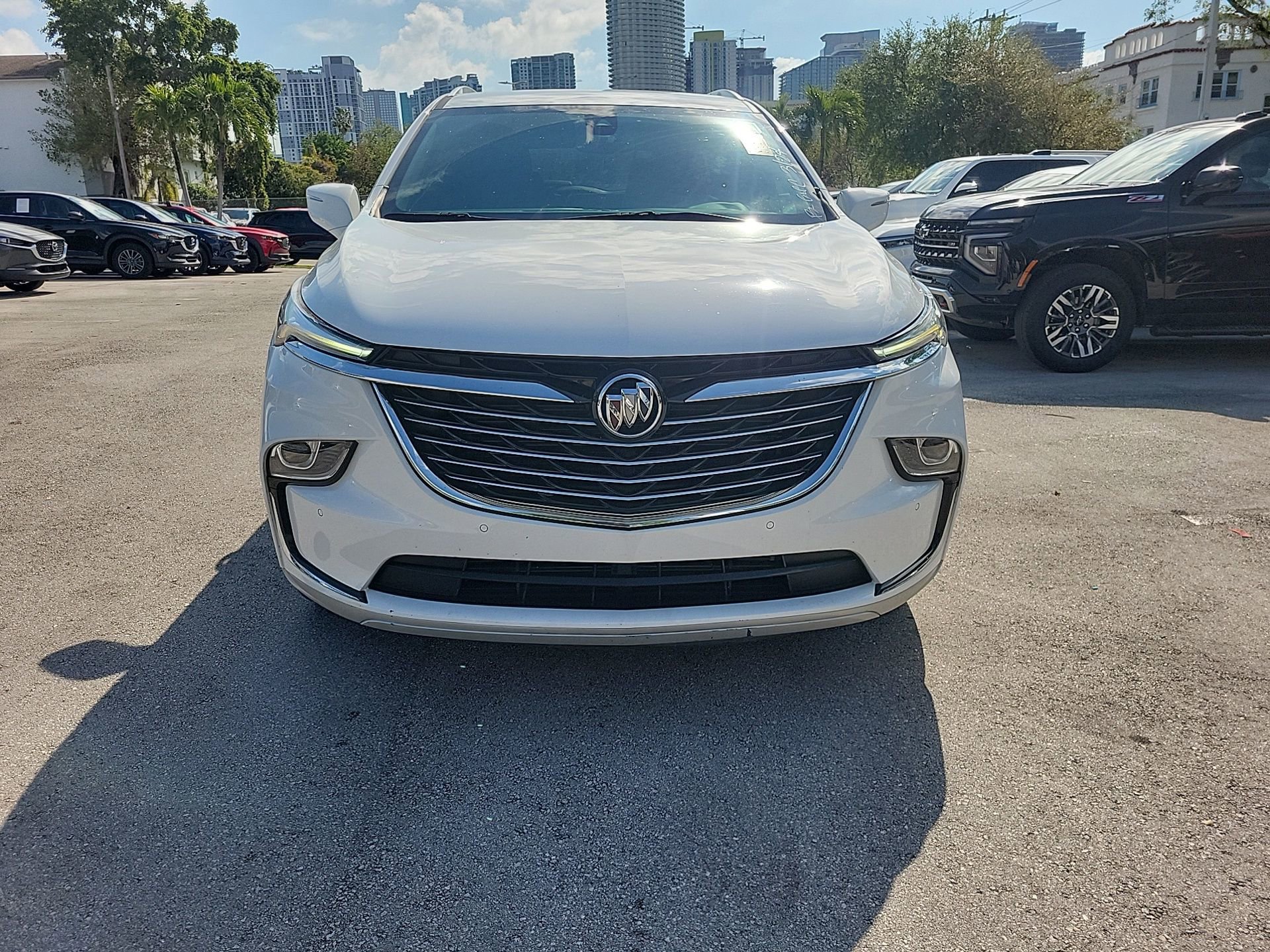 Used 2023 Buick Enclave Essence image 4