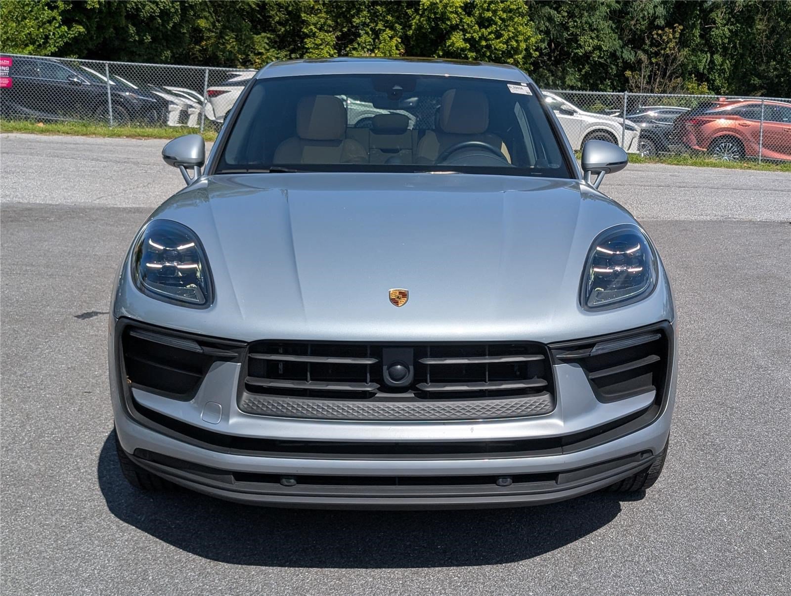 Used 2024 Porsche Macan AWD/4WD image 8