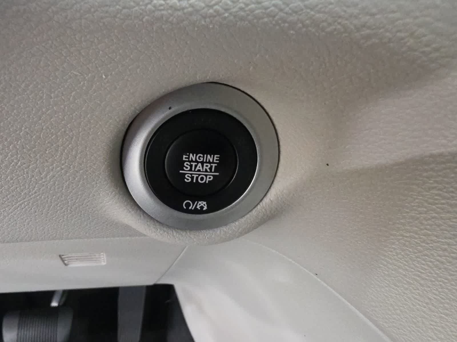 Used 2024 Chrysler Pacifica Touring-L FWD image 23