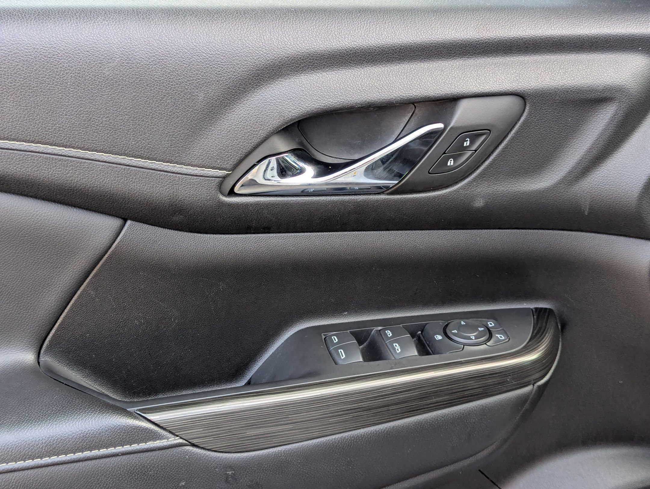 Used 2023 GMC Acadia SLT image 12