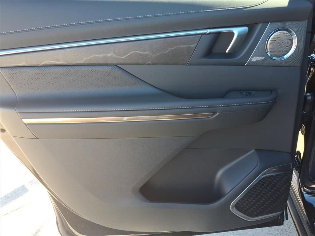 New 2026 Buick Enclave Avenir image 17