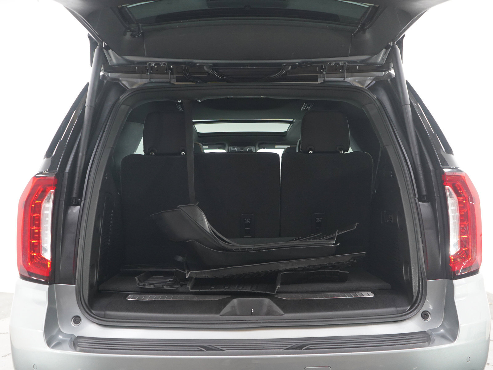 Used 2023 GMC Yukon AT4 w/ AT4 Premium Package AWD/4WD image 17
