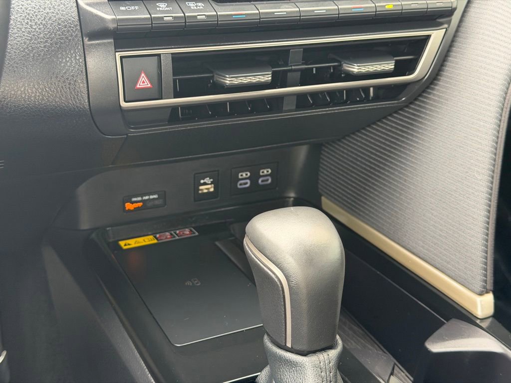 Used 2025 Toyota Camry SE FWD image 13