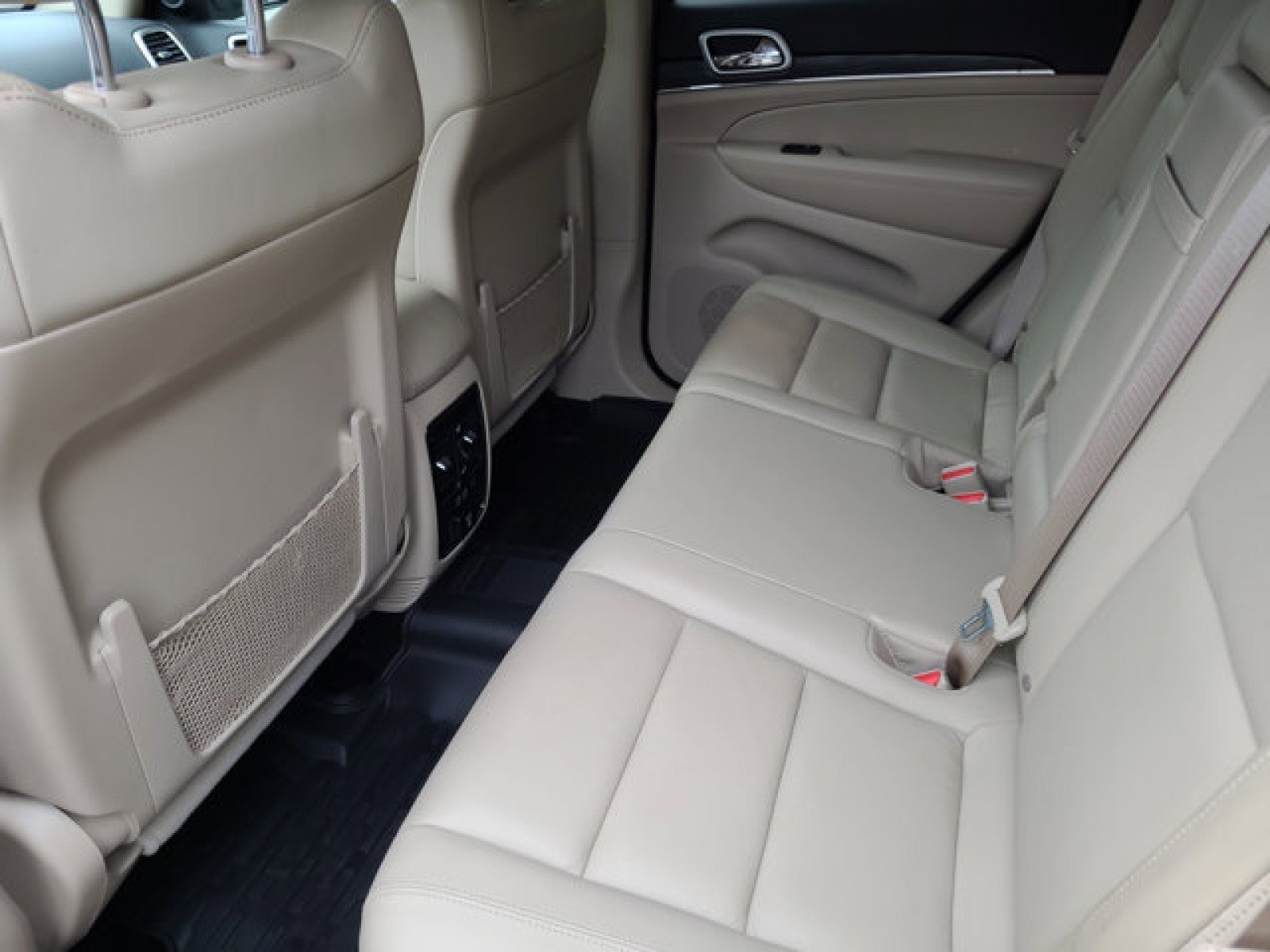 Used 2020 Jeep Grand Cherokee Limited AWD/4WD image 20