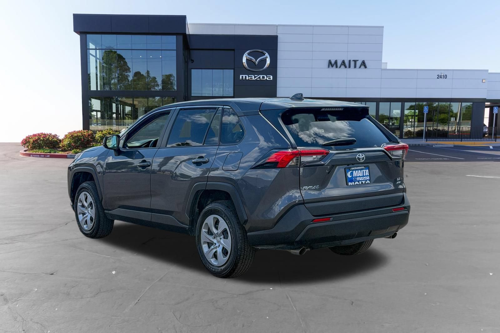 Used 2025 Toyota RAV4 LE AWD/4WD image 5