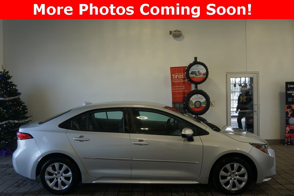 Used 2022 Toyota Corolla LE image 2