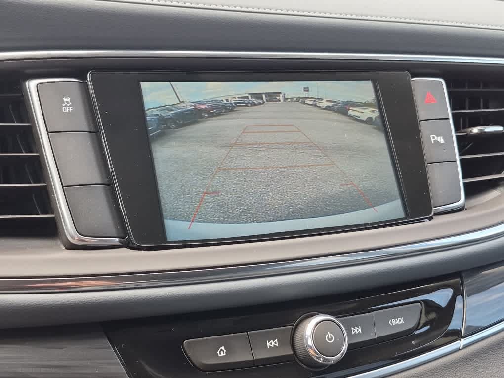 Used 2018 Buick Enclave Essence FWD image 18