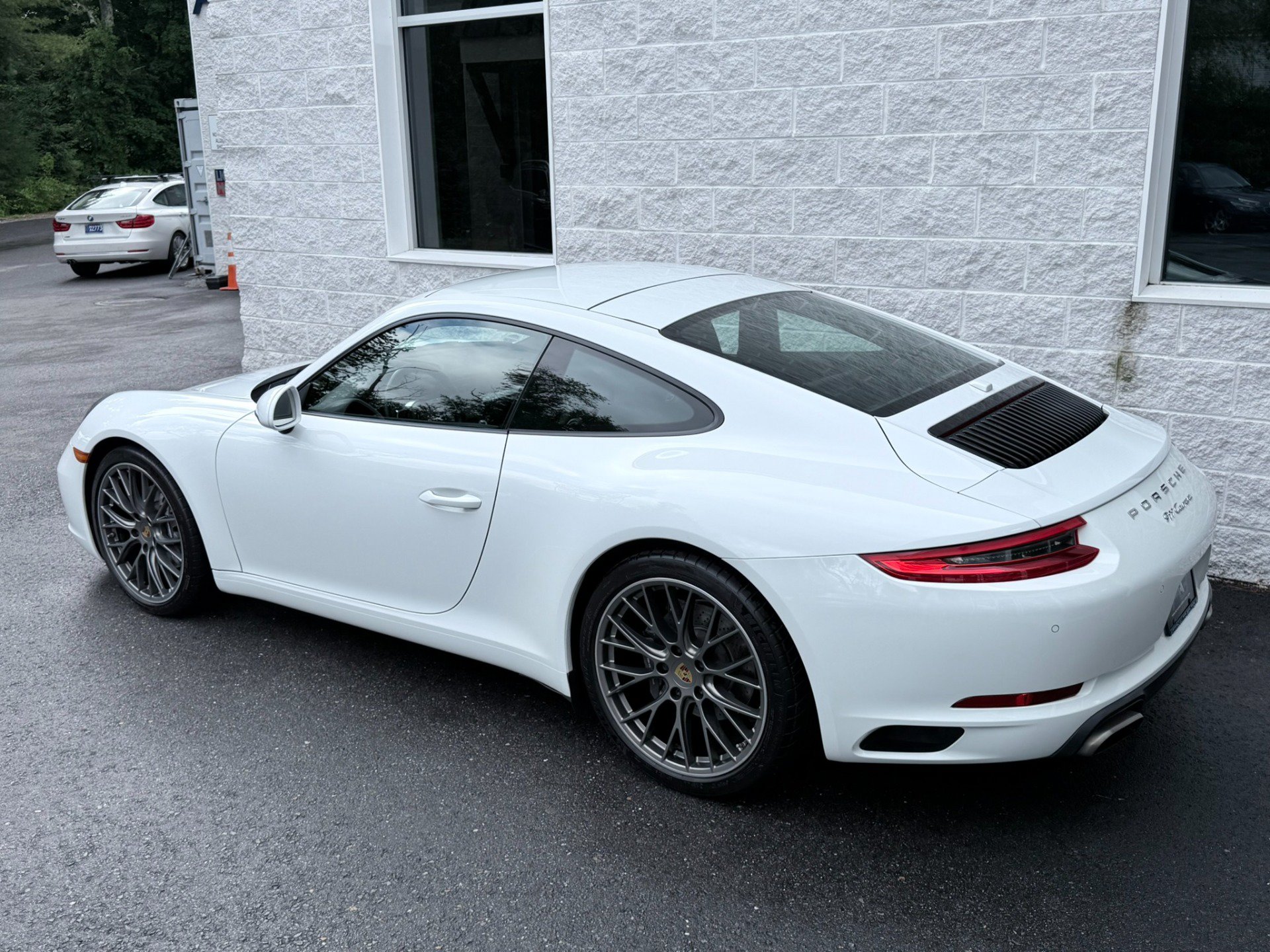 Used 2017 Porsche 911 Carrera 4 AWD/4WD image 9