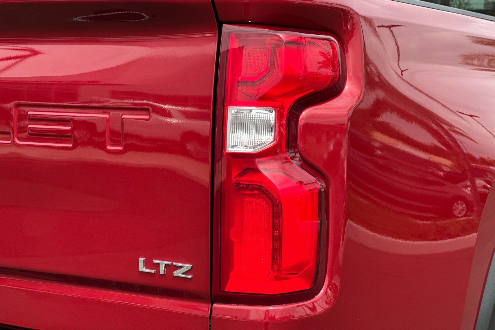 Used 2020 Chevrolet Silverado 2500 LTZ w/ LTZ Premium Package image 38