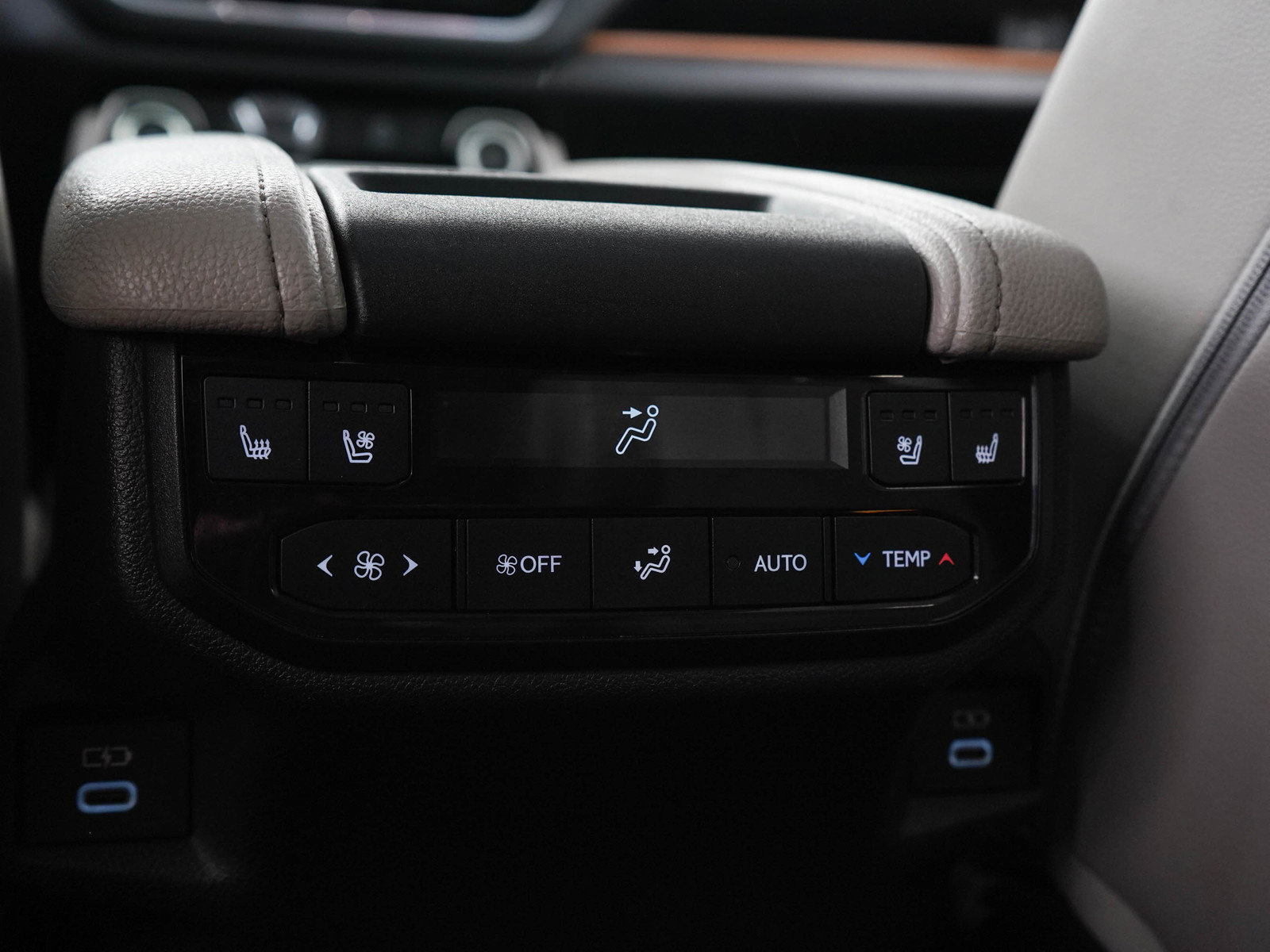 Used 2025 Toyota Grand Highlander AWD image 19